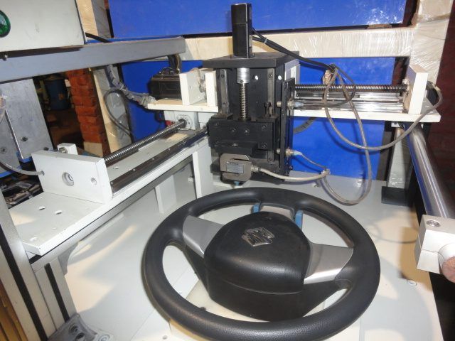 Steering wheel inspection machine with servo-based auto measuring